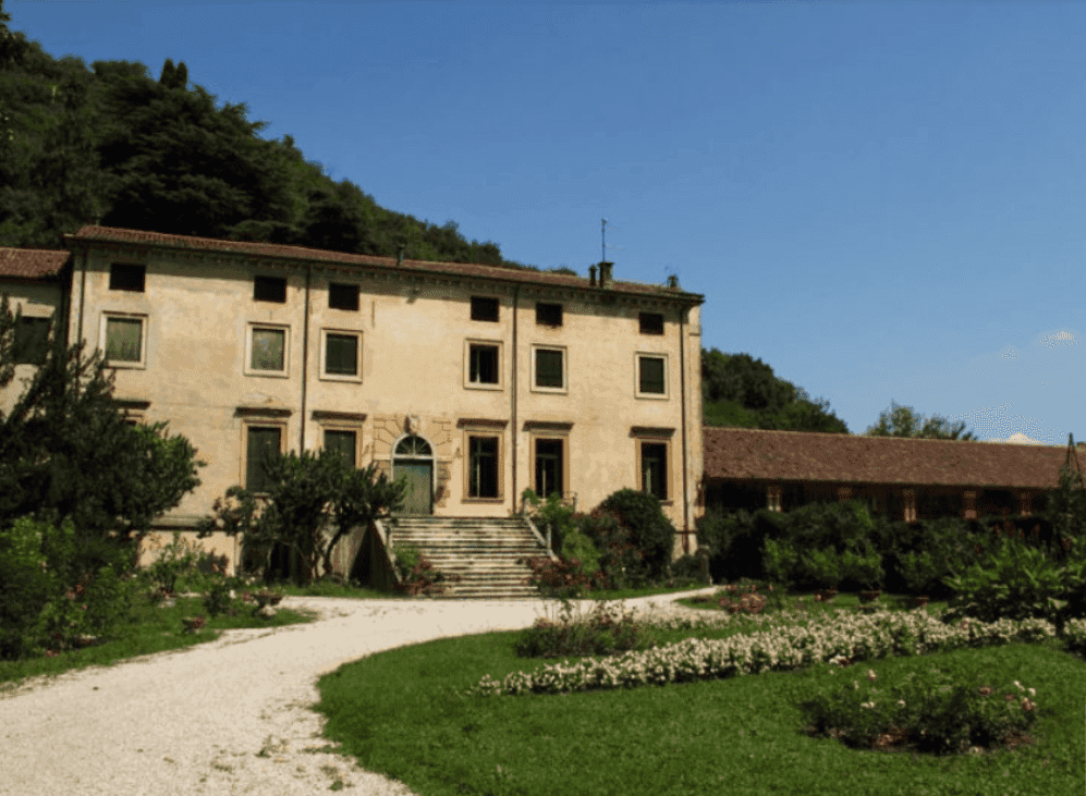 Vini della Cantina Piovene Porto Godi e formaggi del Caseificio Sapori di Montegnago